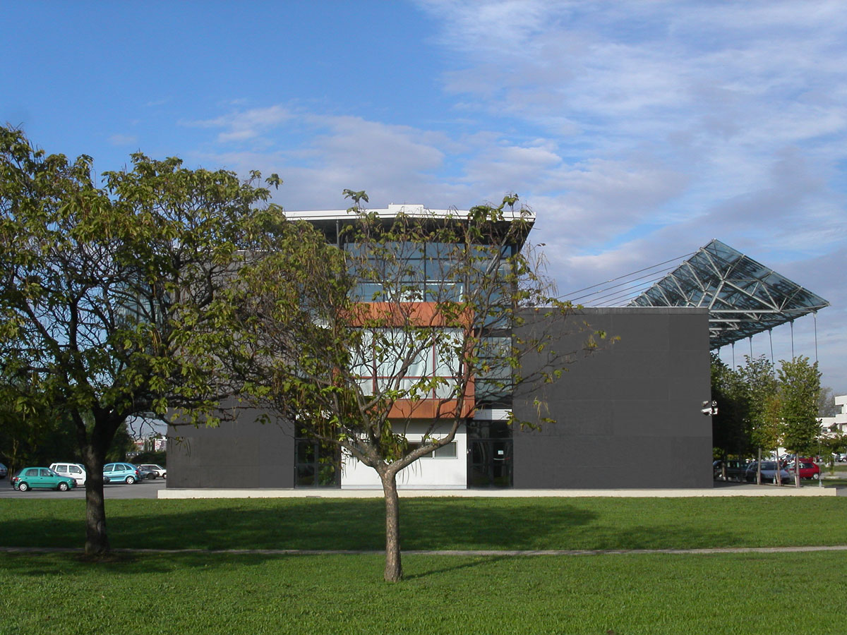 Higher Institute of Engineering in Advanced Systems and Networks (ESISAR) Lipsky Rollet architecture et environnement architecte florence lipsky pascal rollet paris france 